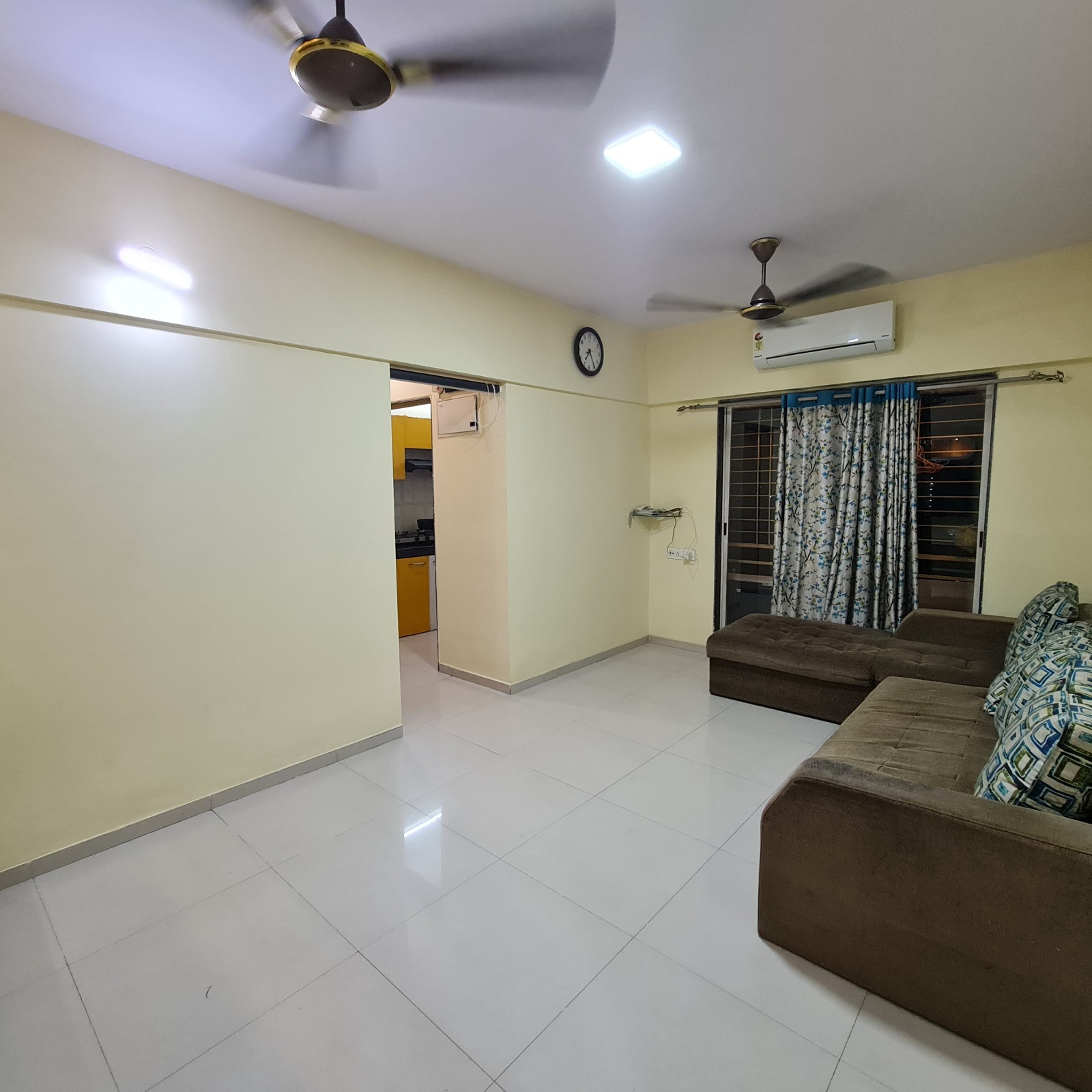 2 BHK Apartment For Rent in Rutu Estate