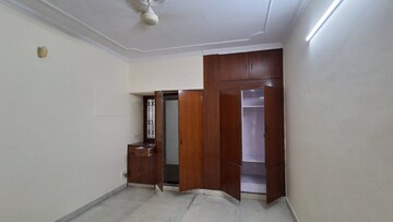 Room in 3 BHK Apartment at Sarita Vihar – for Rent