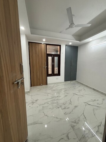 Room in 3 BHK Builder Floor at West Patel Nagar – for Rent