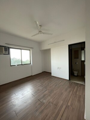 Room in 3 BHK Apartment at Lodha Splendora, Ghodbunder Road – for Sale