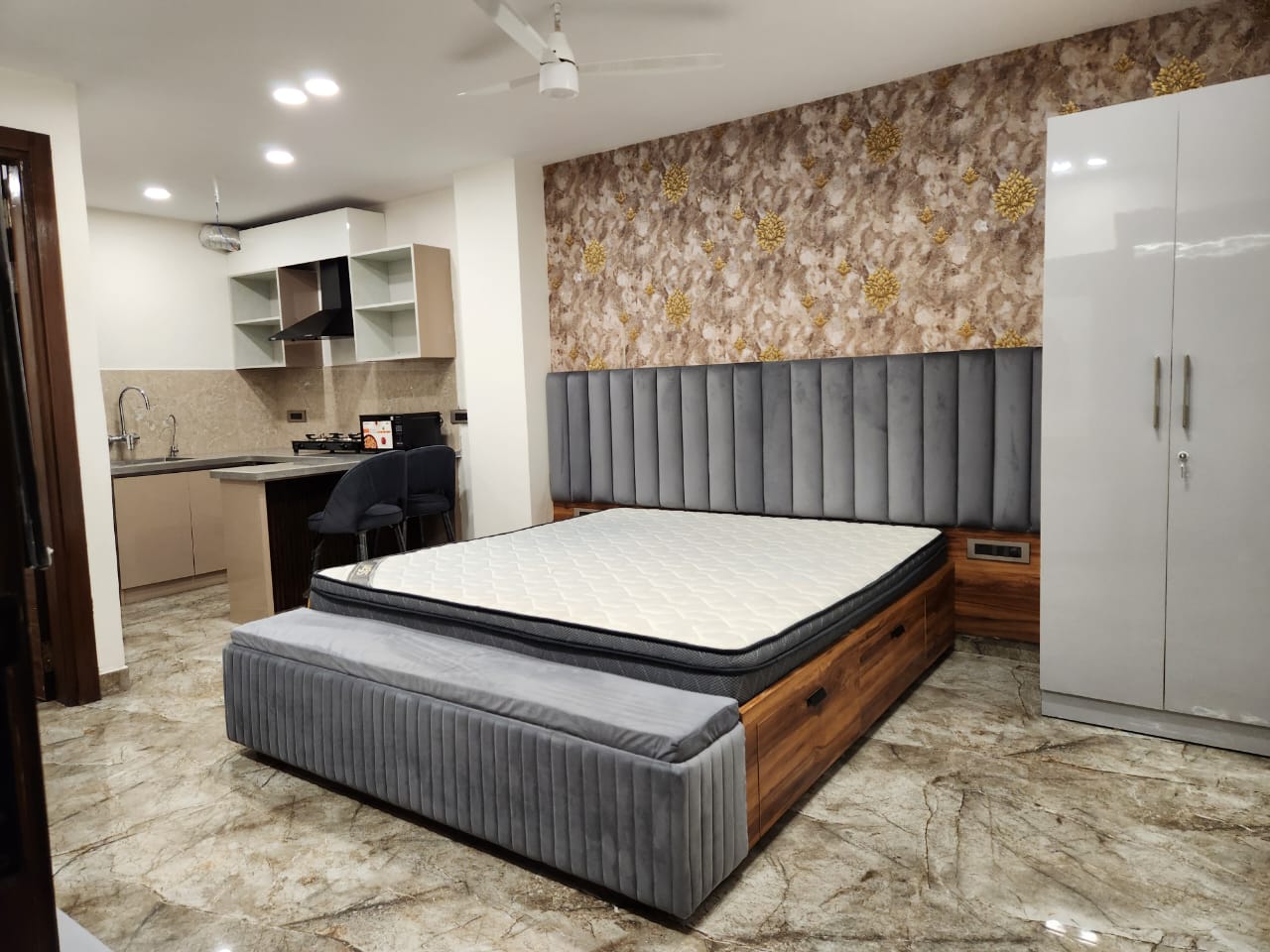 1 BHK + Servant Room,Extra Room 1172 Sq.Ft. Apartment in Krisumi Waterfall Suites