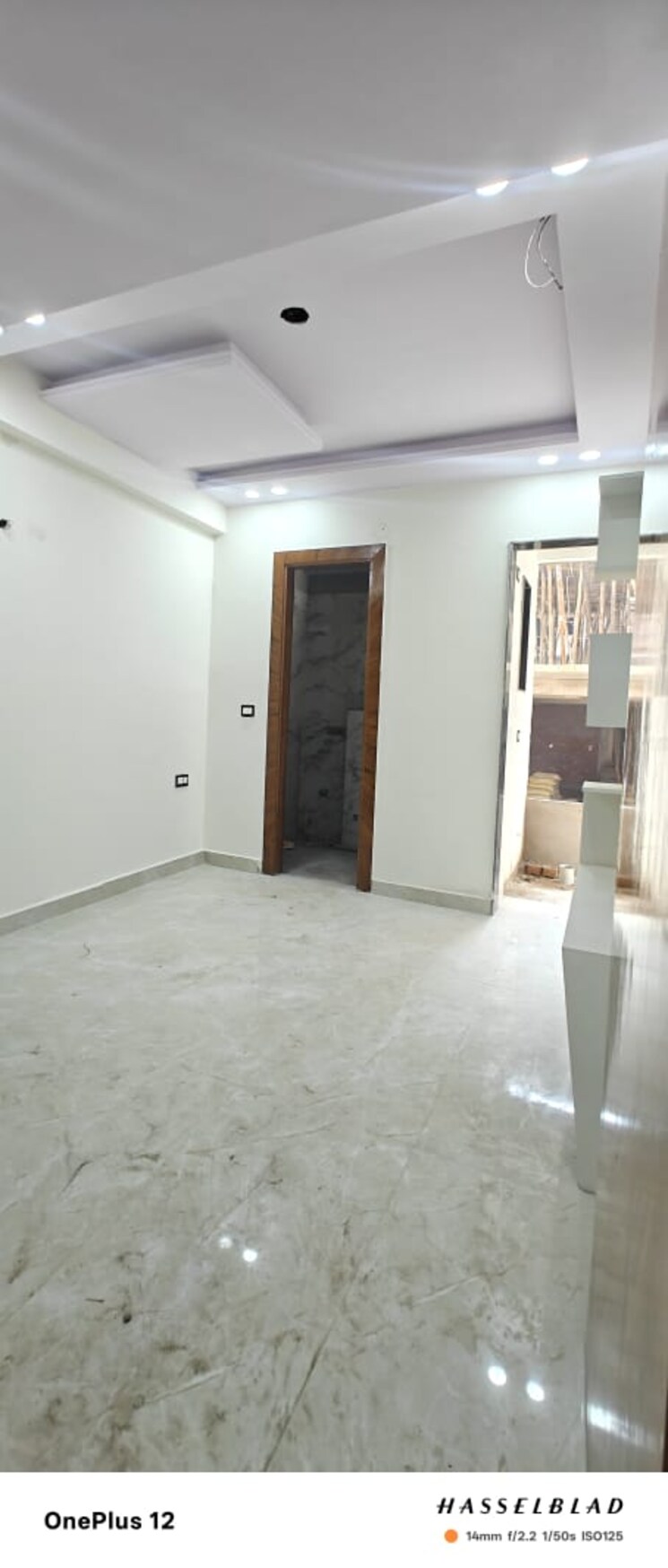 Room, sector 110 2 Bedroom 1100 Sq.Ft. Builder Floor In Sector 110 Noida 9151163