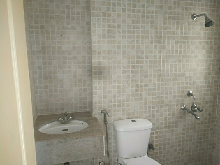 Bathroom, paras-tierea 2 Bedroom 925 Sq.Ft. Apartment In Sector 137 Noida 9151085