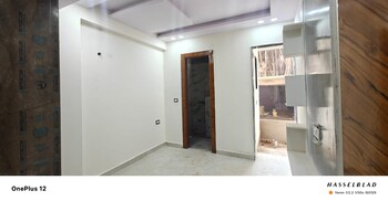 2 BHK Builder Floor for Sale in Sector 110, Noida