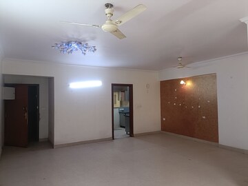 Room in 3.5 BHK Apartment at Prestige Kensington Gardens, Jalahalli – for Rent