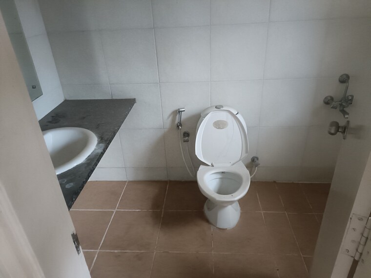 Bathroom, prestige-kensington-gardens 3.5 Bedroom 1938 Sq.Ft. Apartment In Jalahalli Bangalore 9151109