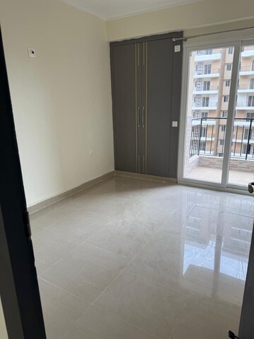 Room in 3 BHK Apartment at Ambience Tiverton, Sector 50 – for Rent