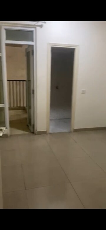 Room in 3 BHK Apartment at Gaur City 1st Avenue, Sector 4 Greater Noida – for Rent
