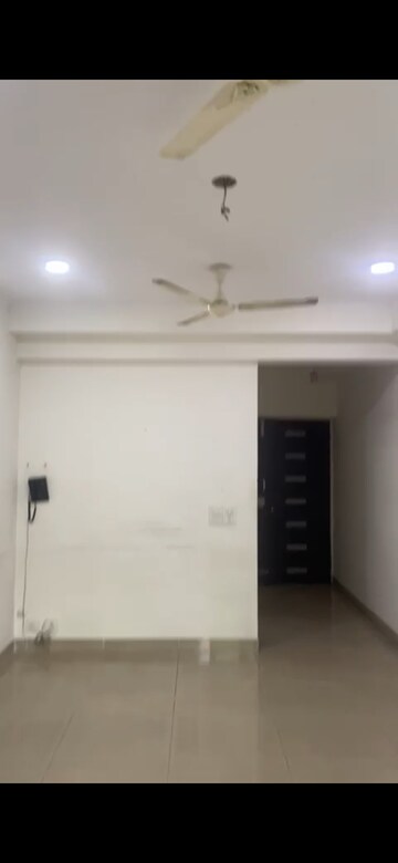 Room in 3 BHK Apartment at Gaur City 1st Avenue, Sector 4 Greater Noida – for Rent