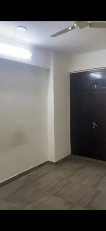 Room in 3 BHK Apartment at Gaur City 1st Avenue, Sector 4 Greater Noida – for Rent
