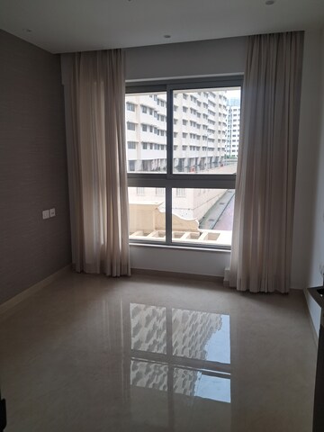 Room in 2 BHK Apartment at Hiranandani Highland, Powai – for Rent
