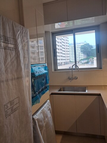 Room in 2 BHK Apartment at Hiranandani Highland, Powai – for Rent