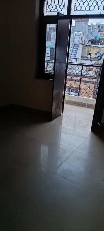 Room in 2 BHK Builder Floor at Saket – for Rent