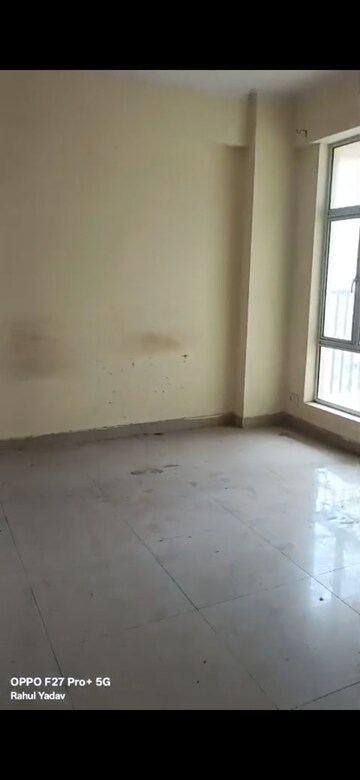 Room in 2.5 BHK Apartment at Gaur City 2 - 11th Avenue, Sector 16c Greater Noida – for Rent