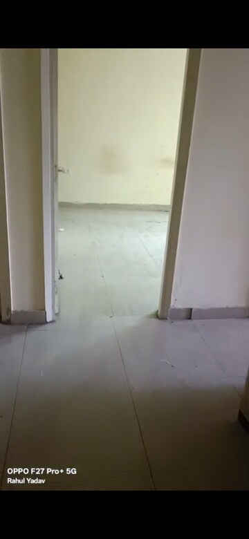 Room in 2.5 BHK Apartment at Gaur City 2 - 11th Avenue, Sector 16c Greater Noida – for Rent