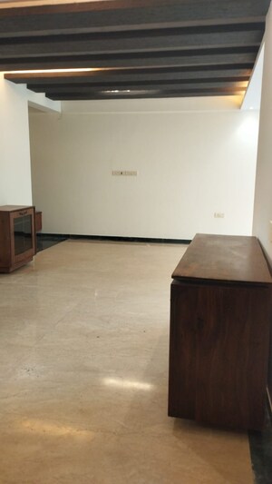 Room in 3 BHK Apartment at Bianca Tower, Andheri West – for Sale