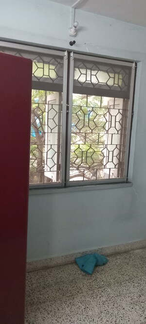 Room in 2.5 BHK Apartment at Versova Gayatri, Andheri West – for Sale