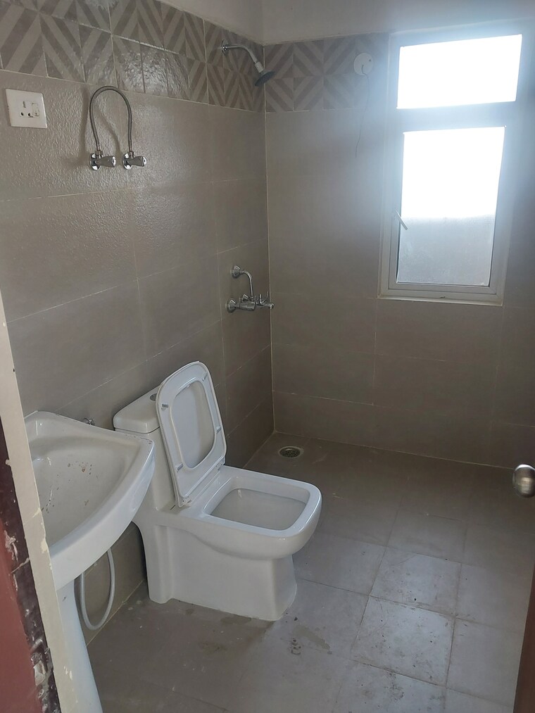 Bathroom, devika-skypers 2 Bedroom 792 Sq.Ft. Apartment In Raj Nagar Extension Ghaziabad 9151271