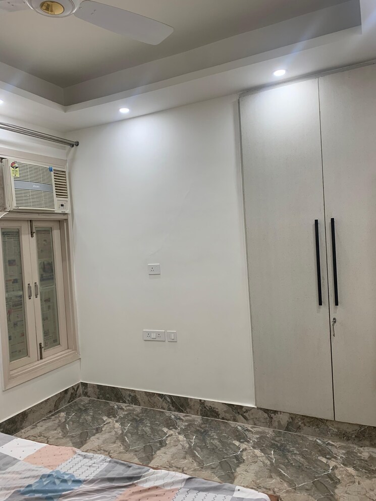 Room, freedom fighters enclave 3 Bedroom 1800 Sq.Ft. Builder Floor In Freedom Fighters Enclave Delhi 9151286