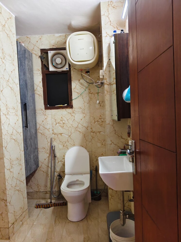 Bathroom, freedom fighters enclave 2 Bedroom 1100 Sq.Ft. Builder Floor In Freedom Fighters Enclave Delhi 9151296