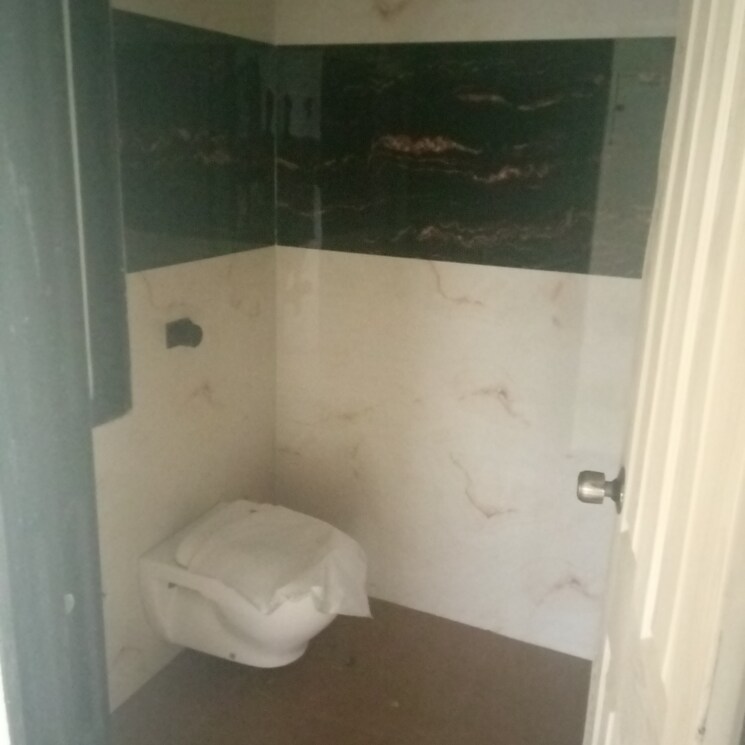 Bathroom, unnat-nagar-chs 2 Bedroom 1000 Sq.Ft. Apartment In Goregaon West Mumbai 9151318