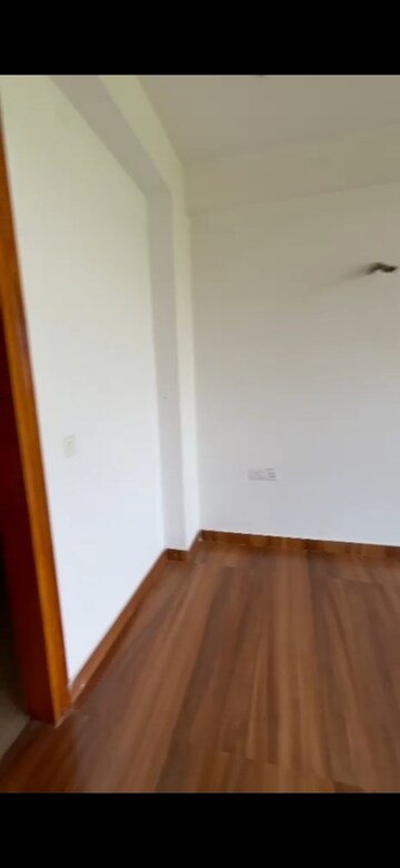 Room in 3 BHK Apartment at BPTP Amstoria, Sector 102 – for Rent