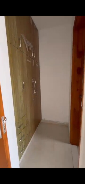 Furnished Amenities in 3 BHK Apartment at BPTP Amstoria, Sector 102 – for Rent