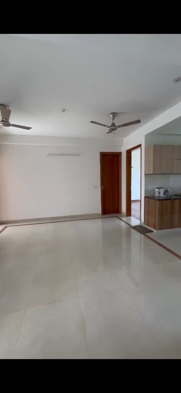 Room in 3 BHK Apartment at BPTP Amstoria, Sector 102 – for Rent