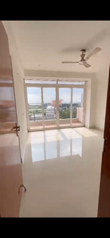 3 BHK Apartment For Rent in BPTP Amstoria, Sector 102
