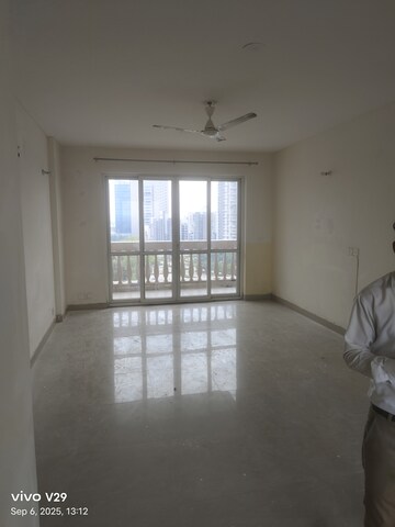 Room in 3 BHK Apartment at Dhoot Time Residency, Sector 63 – for Rent