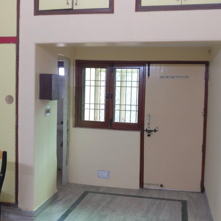 Room, shatabdi-vihar 2 Bedroom 950 Sq.Ft. Apartment In Sector 52 Noida 9151348
