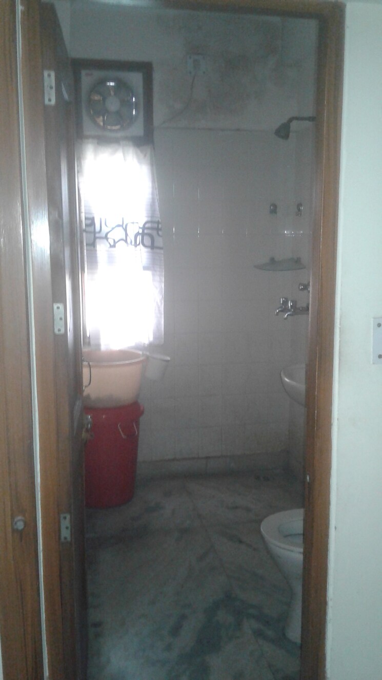 Bathroom, sector 31 6 Bedroom 250 Sq.Yd. Independent House In Sector 31 Faridabad 9151328