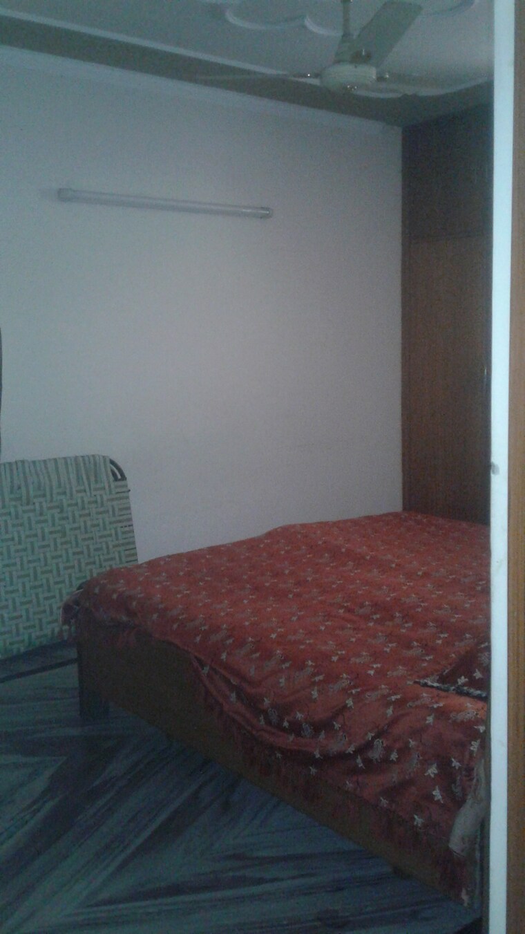 Bedroom, sector 31 6 Bedroom 250 Sq.Yd. Independent House In Sector 31 Faridabad 9151328