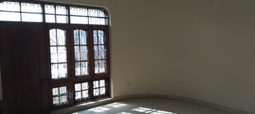 Room in 3 BHK Independent House at Sector 4 – for Rent