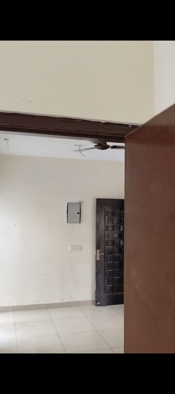 Furnished Amenities in 2 BHK Apartment at Panchsheel Greens, Sector 16 Greater Noida – for Rent