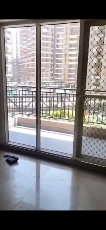 Room in 2 BHK Apartment at Panchsheel Greens, Sector 16 Greater Noida – for Rent