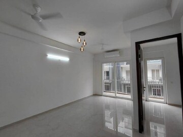 Room in 3 BHK Apartment at Smart World Orchard, Sector 61 – for Rent