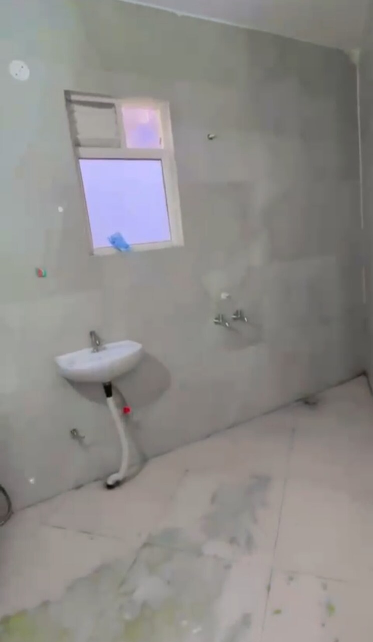 Bathroom, new ashok nagar 1.5 Bedroom 600 Sq.Ft. Builder Floor In New Ashok Nagar Delhi 9151406