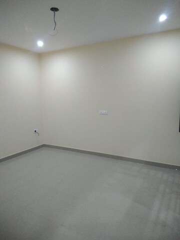 Room in 3 BHK Independent House at Sector 4 – for Rent