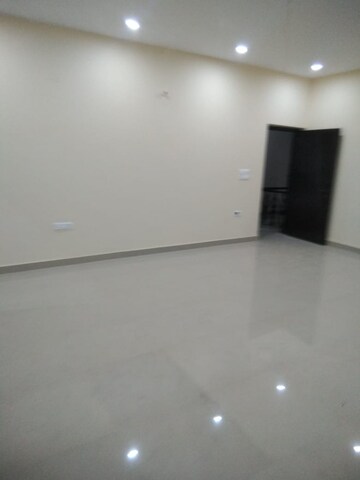Room in 3 BHK Independent House at Sector 4 – for Rent