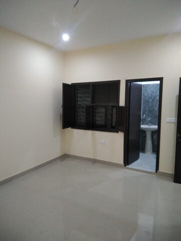 Room in 3 BHK Independent House at Sector 4 – for Rent