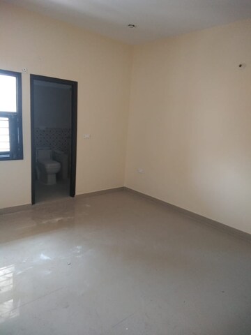 Room in 3 BHK Independent House at Sector 4 – for Rent