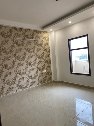 Room in 3 BHK Independent House at Sector 4 – for Rent