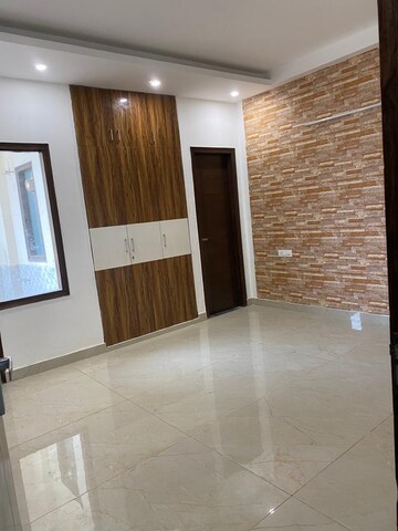 Room in 3 BHK Independent House at Sector 4 – for Rent