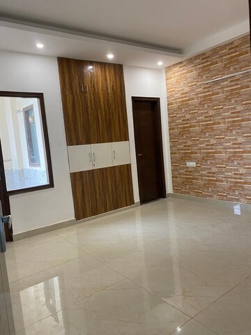Room in 3 BHK Independent House at Sector 4 – for Rent