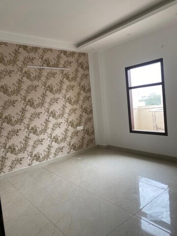 Room in 3 BHK Independent House at Sector 4 – for Rent