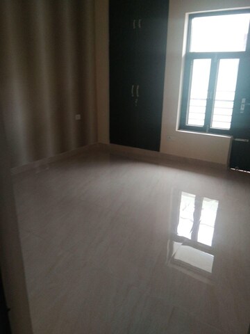 Room in 3 BHK Independent House at Sector 4 – for Rent