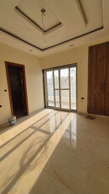 Room in 3 BHK Builder Floor at Sector 49 – for Sale