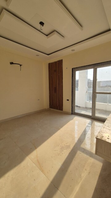 Room in 3 BHK Builder Floor at Sector 49 – for Sale