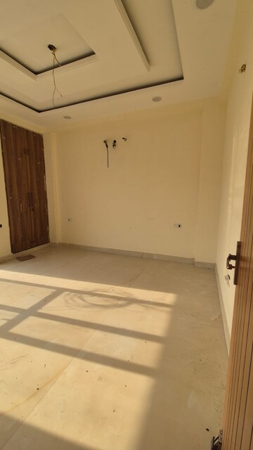 Room in 3 BHK Builder Floor at Sector 49 – for Sale